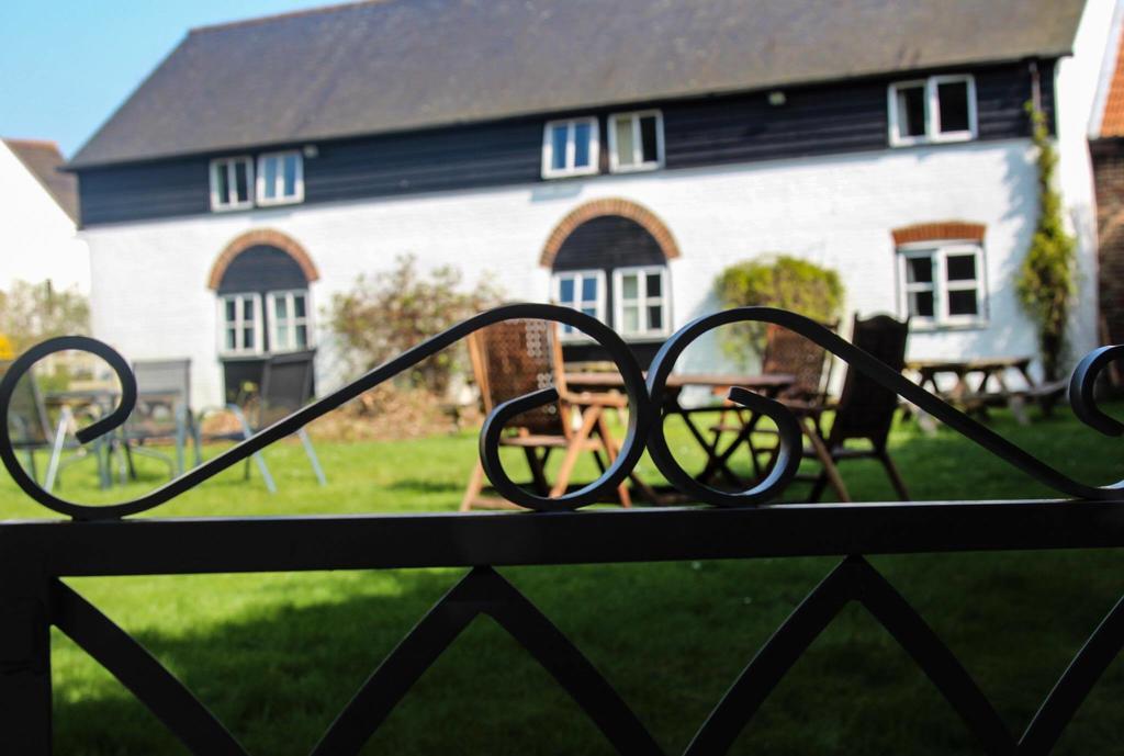 เดอะวักกอน แอนด์ ฮอซ Hotel Great Yeldham ภายนอก รูปภาพ