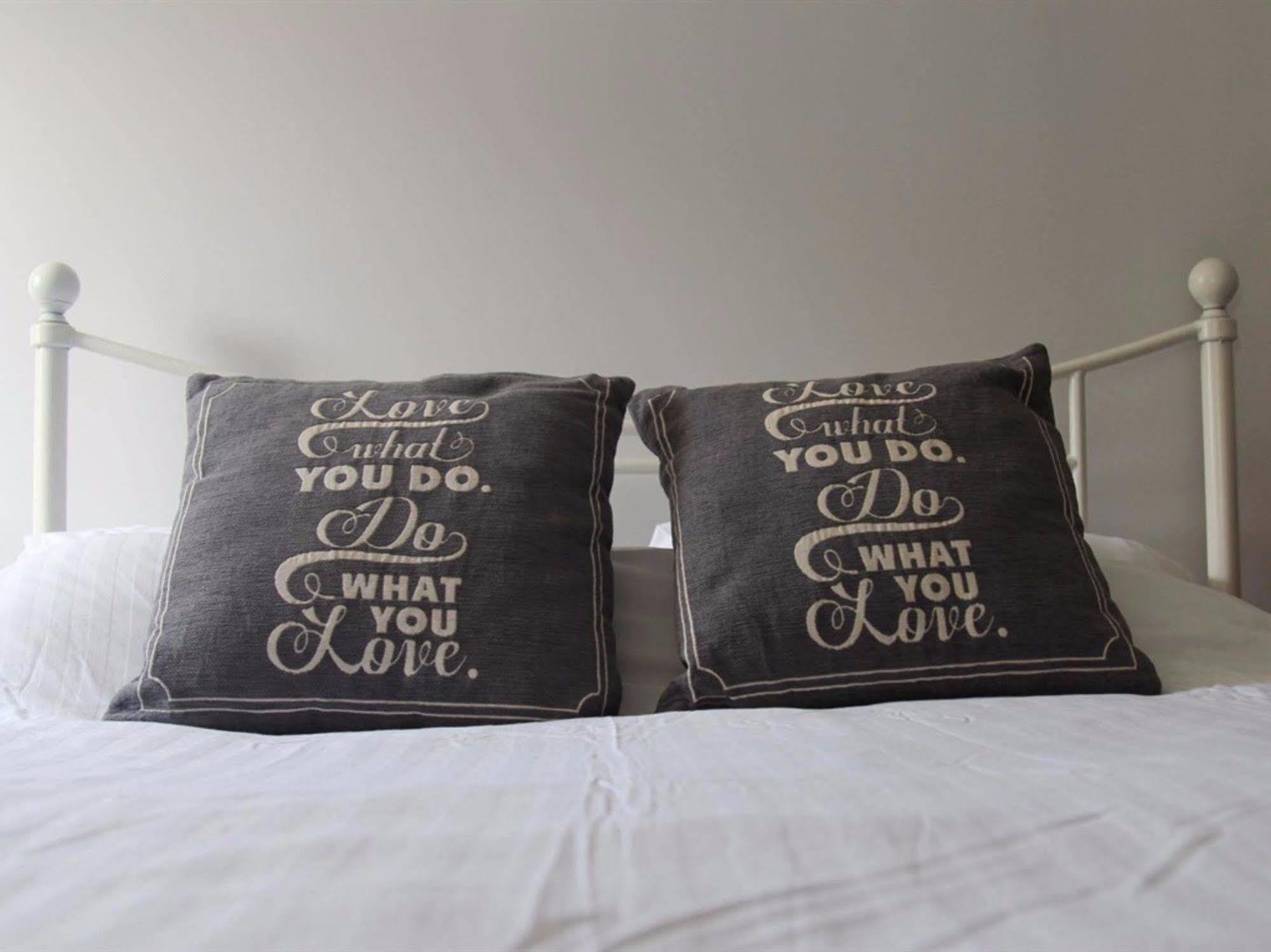 เดอะวักกอน แอนด์ ฮอซ Hotel Great Yeldham ภายนอก รูปภาพ